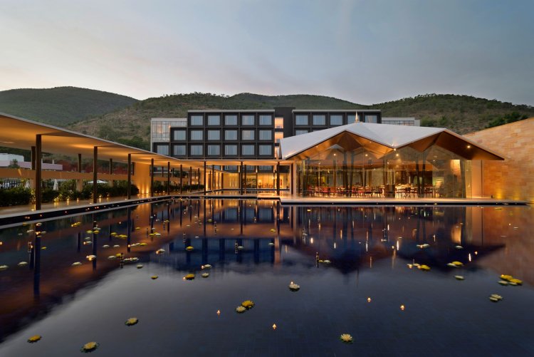 Blending Traditional Elements with Modern Architecture | Dasavatara Hotel