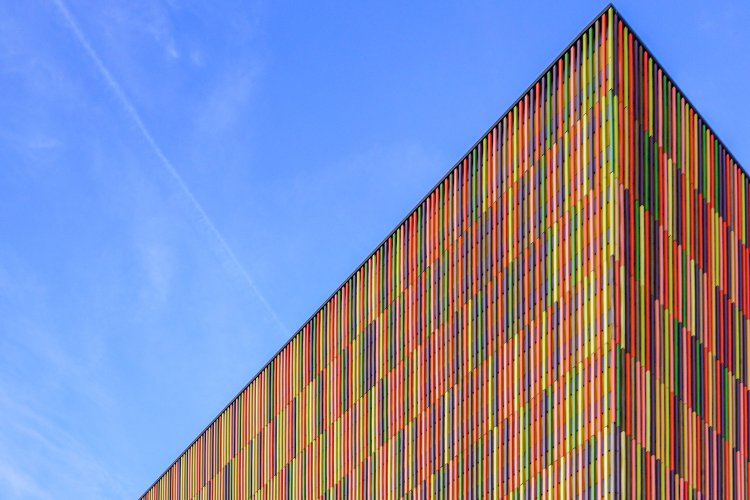 The colorful Facade of the Brandhorst Museum in Munich by Architects Louisa Hutton and Matthias Sauerbruch