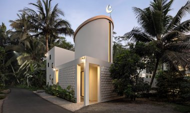 Erik Petrus: The light that enters into the musholla from above symbolizes the presence of God