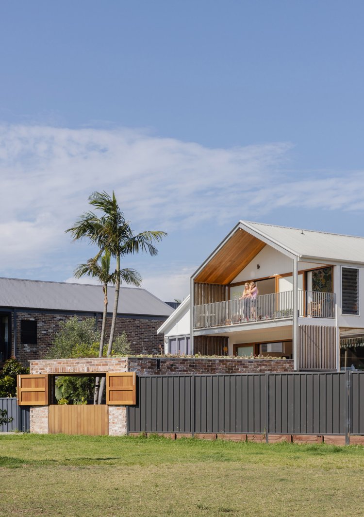 Tighes Hill Recycled House / Vanessa Wegner Architect