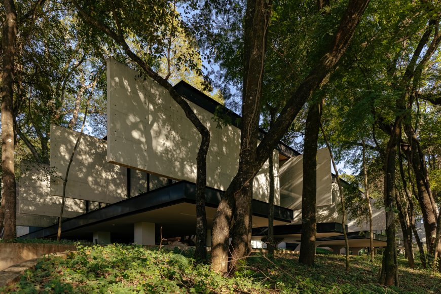 Adentro House by TETRO Architecture