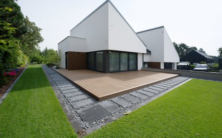 Split-Level Residence in Puszczykowo, Poland