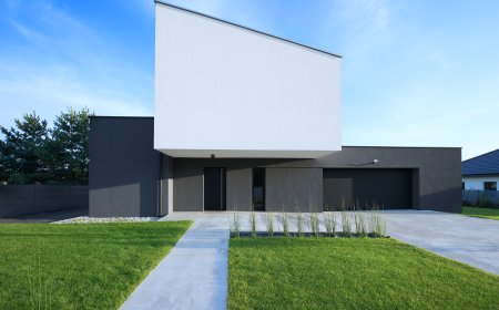 Behind the Closed Façade — House in Rokietnica