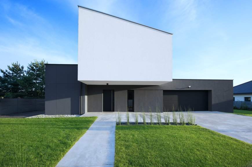 Behind the Closed Façade — House in Rokietnica